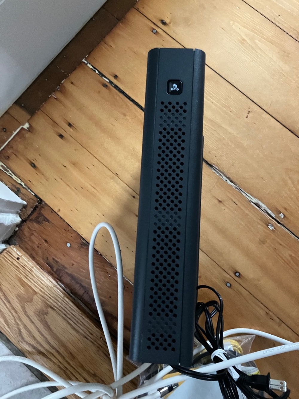 NETGEAR 2022 Nighthawk AC1900 WiFi Cable Modem Router XFINITY - Picture 3 of 5